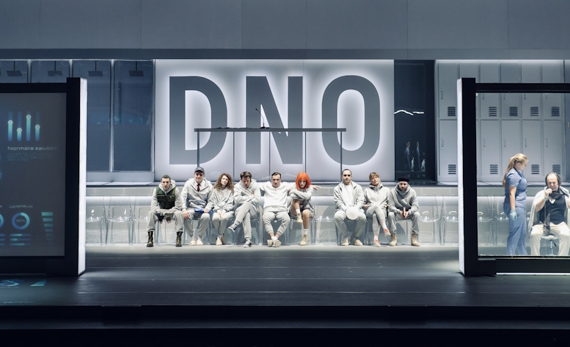 на фото: сцена из спектакля "Над Не", режиссер: Галина Полищук-7